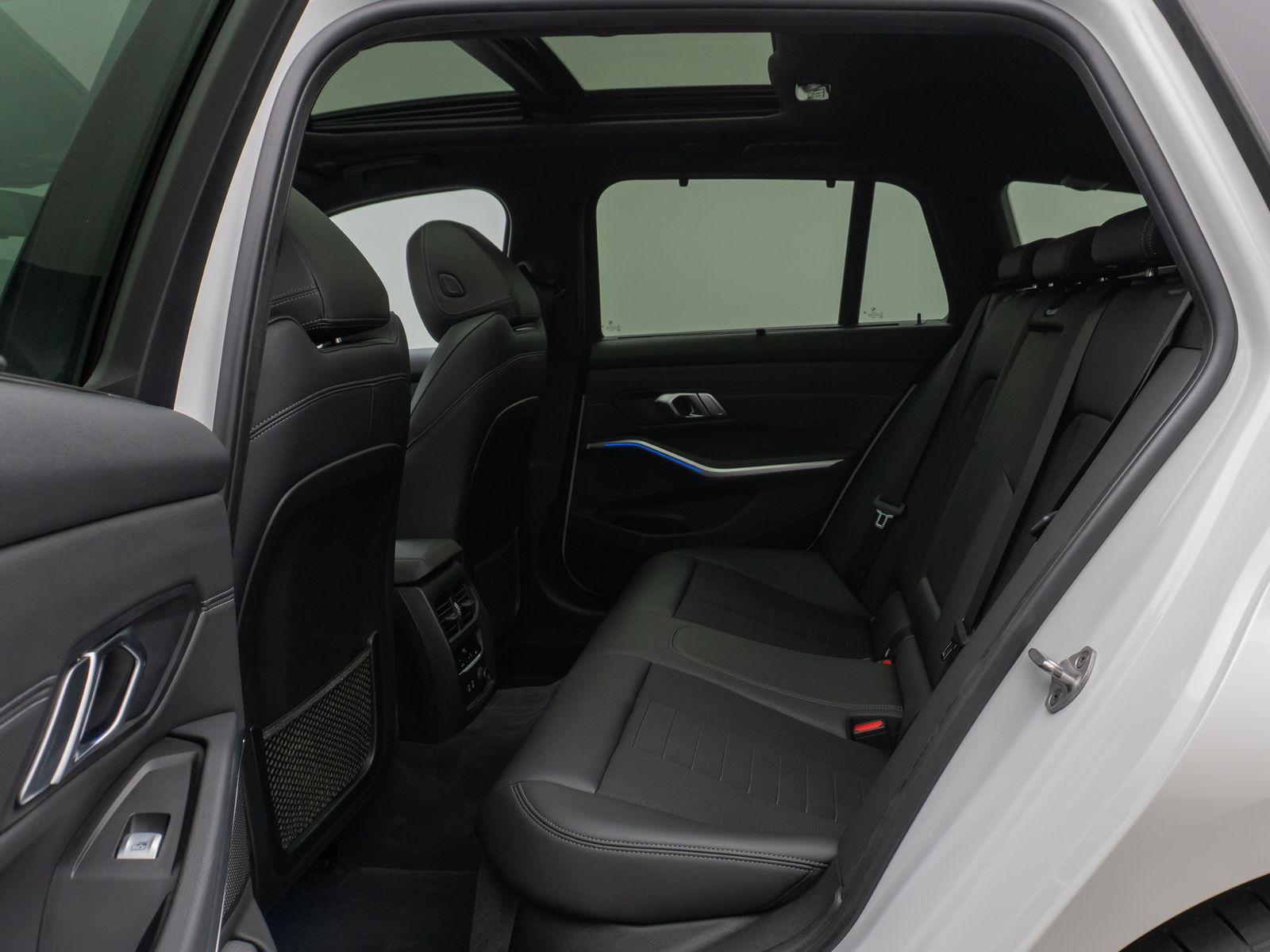 Fahrzeugabbildung BMW 320d xD Sport Line Panorama Laser 360° HUD HiFi
