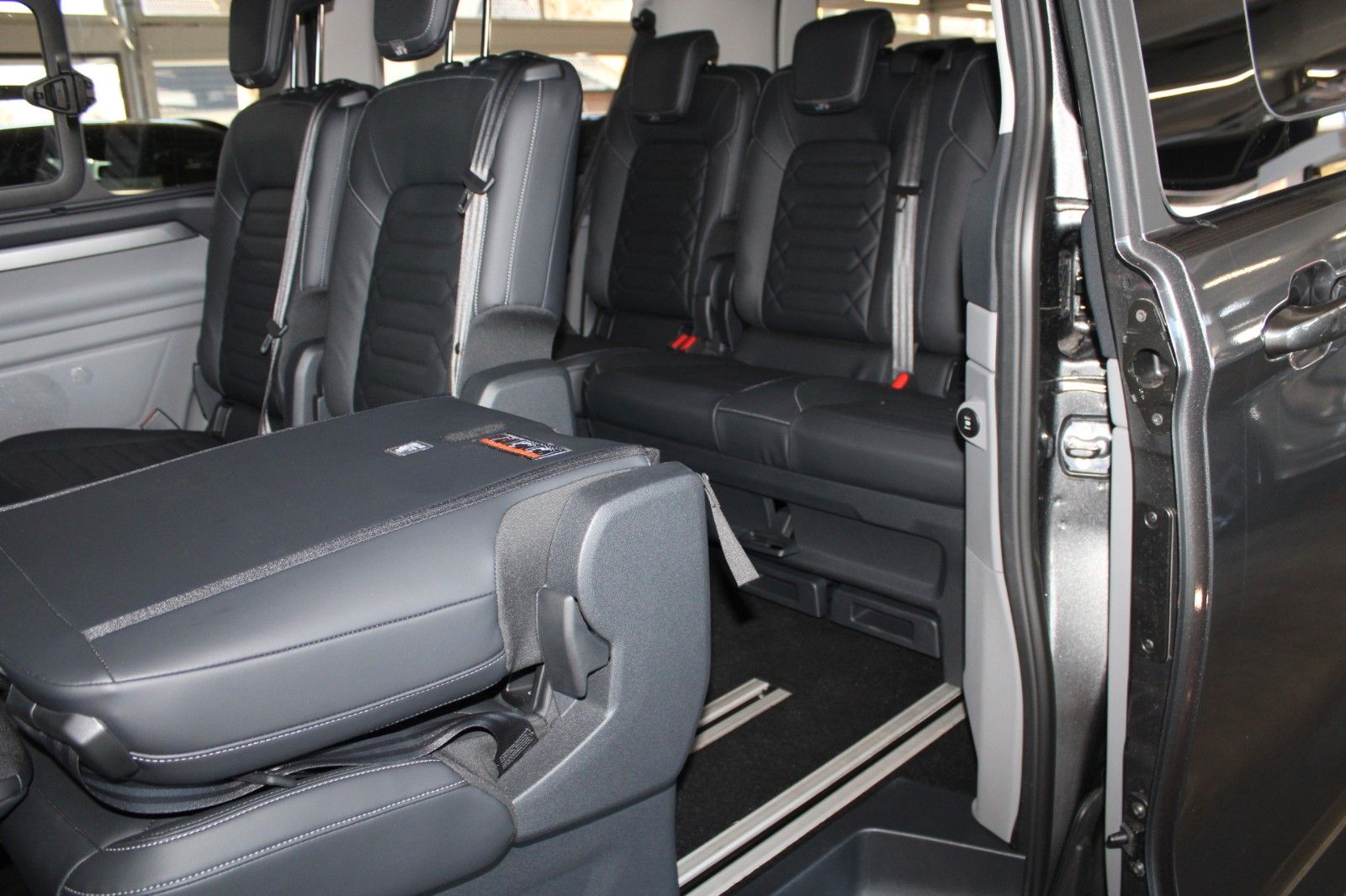 Fahrzeugabbildung Ford Tourneo Custom L1 8-Sitz Titanium Aut. Top Ausst