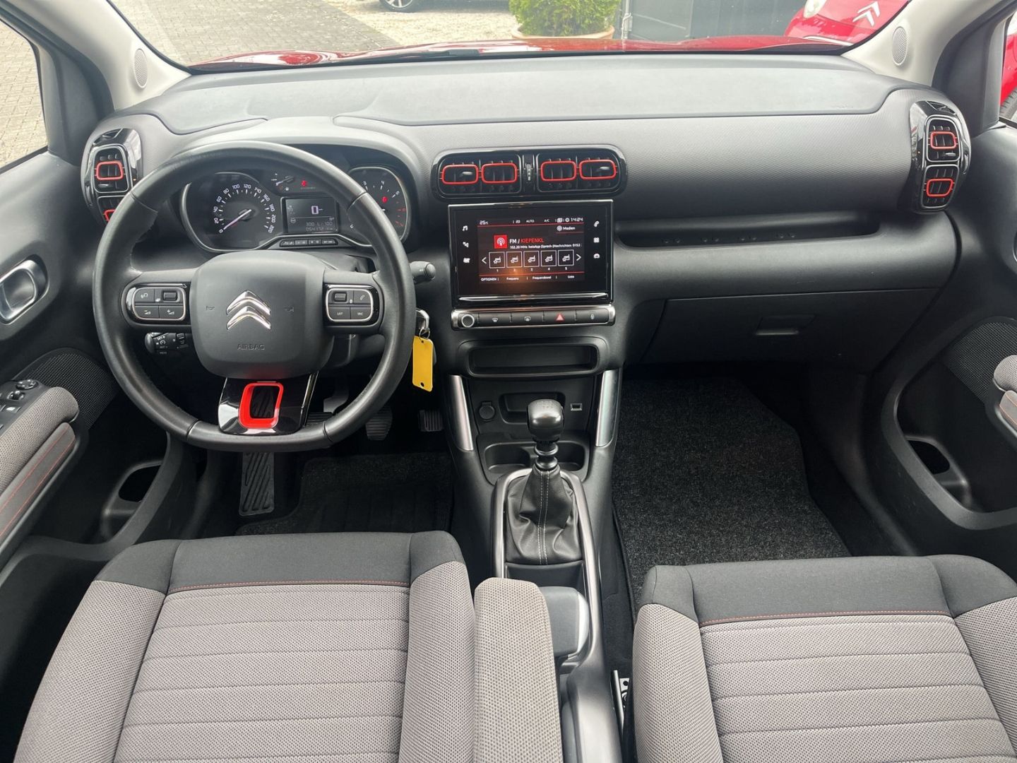 Fahrzeugabbildung Citroën C3 Aircross 1.2 PureTech 110 Shine Navi CarPlay