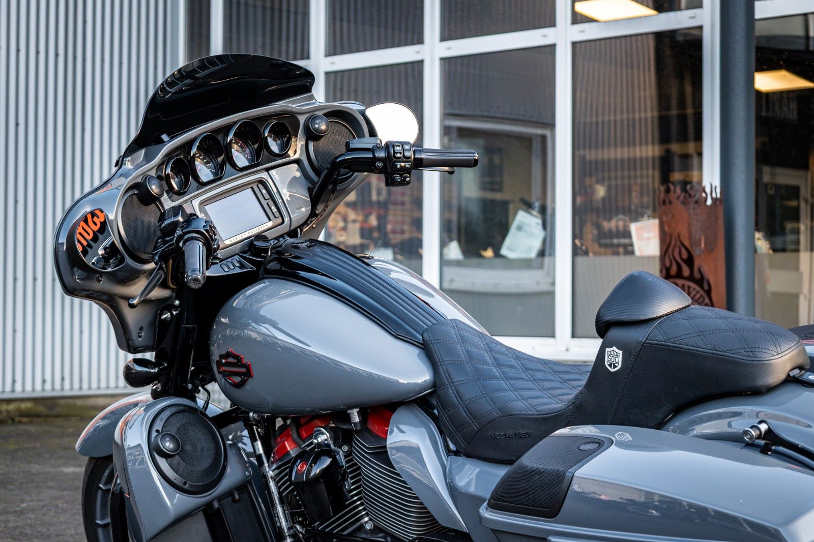 Fahrzeugabbildung Harley-Davidson FLHXSE CVO STREET GLIDE 117 cui - Jekill -