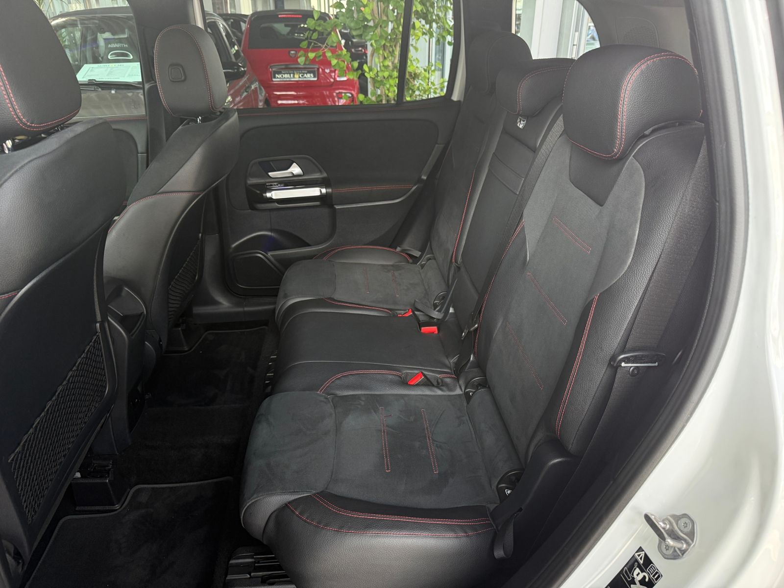 Fahrzeugabbildung Mercedes-Benz GLB 250 AMG Line LED MBUX HIGH NAV RFK 19"