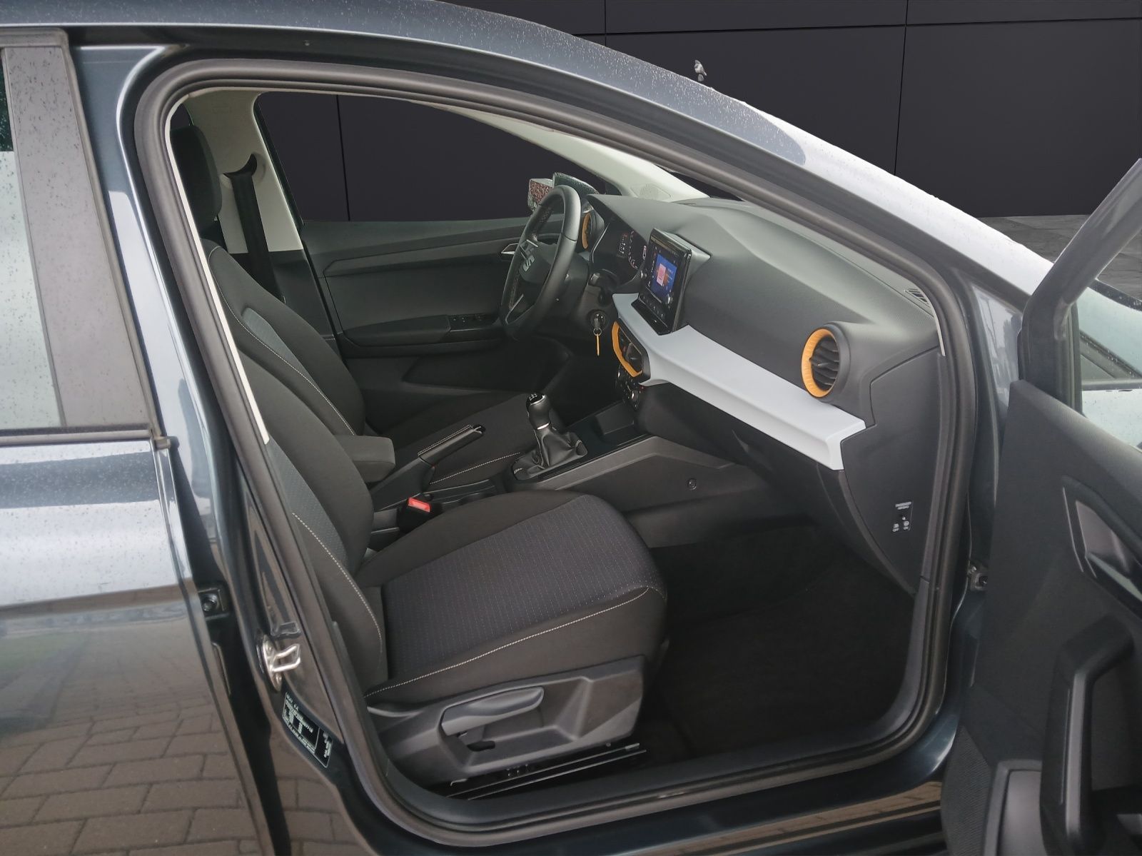 Fahrzeugabbildung SEAT Ibiza TSI Style LED Climatronic AID GRA PDC SH L