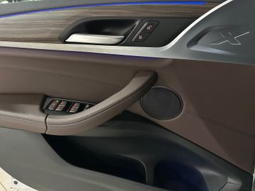 Fahrzeugabbildung BMW X3 xD20d Luxury Line DAB HUD Komfort Alarm Leder