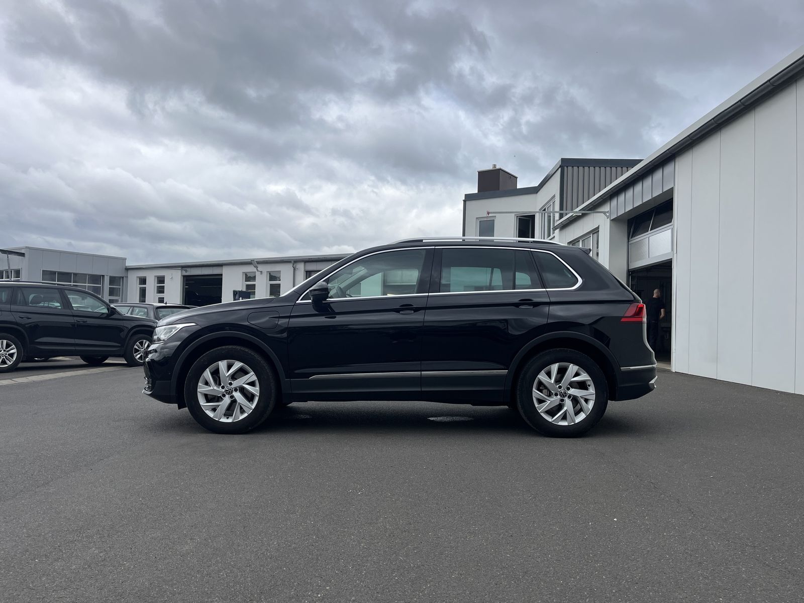 Volkswagen Tiguan 1.4 TSI e-Hybrid Elegance 156€ m.20% Anz. foto 2