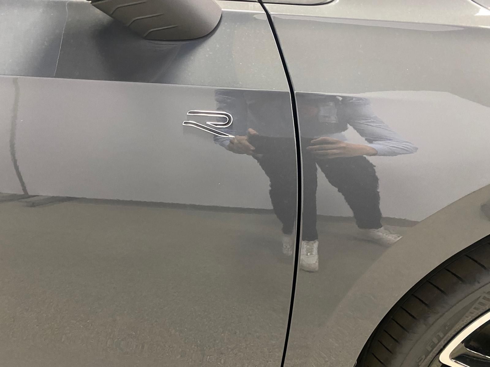 Fahrzeugabbildung Volkswagen Golf Variant1.5 eTSI R-Line Black Style+IQ.LIGHT