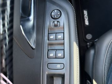 Peugeot 208 1.2 PureTech 100 Allure NAVITEMPOMATLEDKA