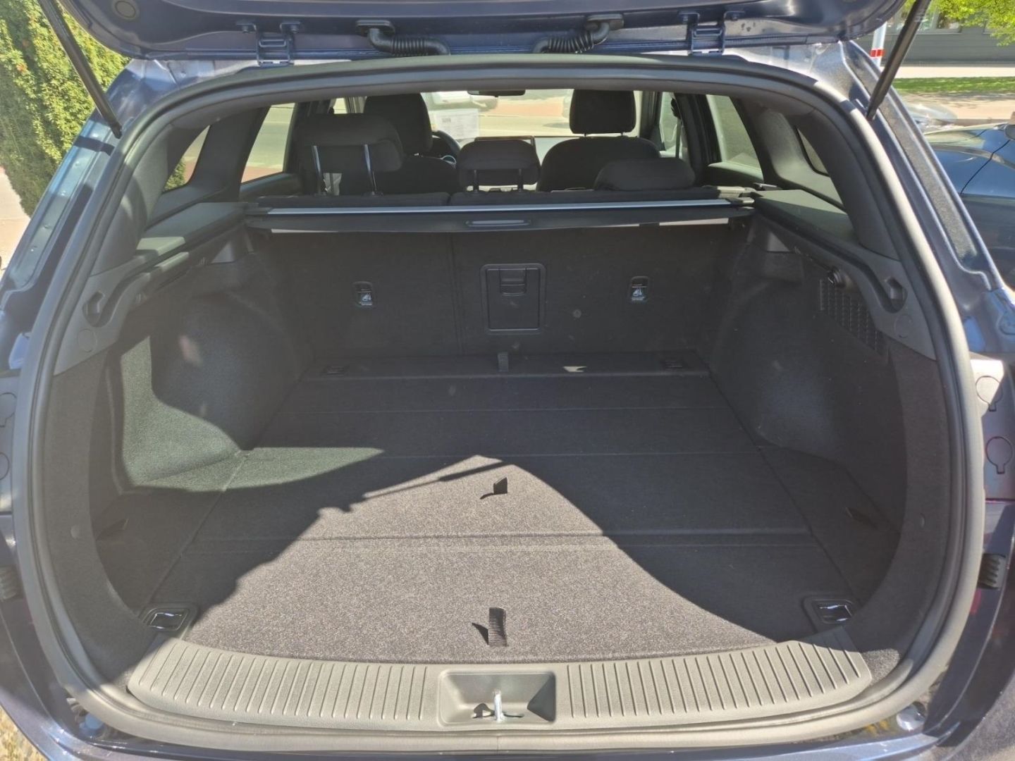Fahrzeugabbildung Hyundai i30 cw Advantage Mild-Hybrid El. Panodach Navi D