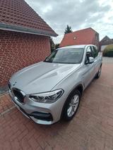 BMW X3 xDrive20i   - BMW X3: 20i