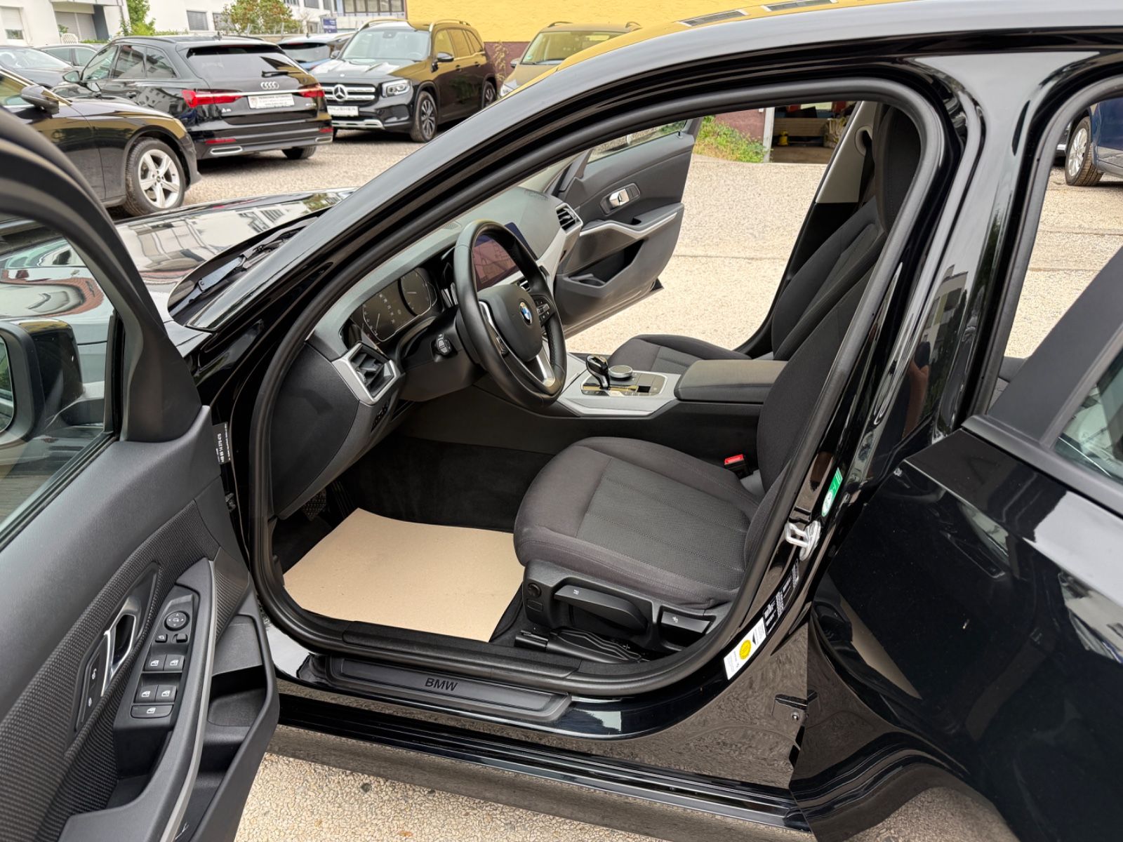 BMW 320d Lim Advantage Aut LED Navi 1.Hand foto 9