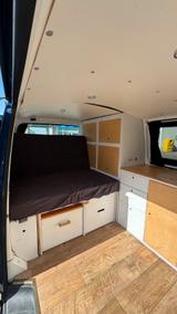 Volkswagen T5 Transporter - Camper  - blaue Volkswagen T5 Transporter