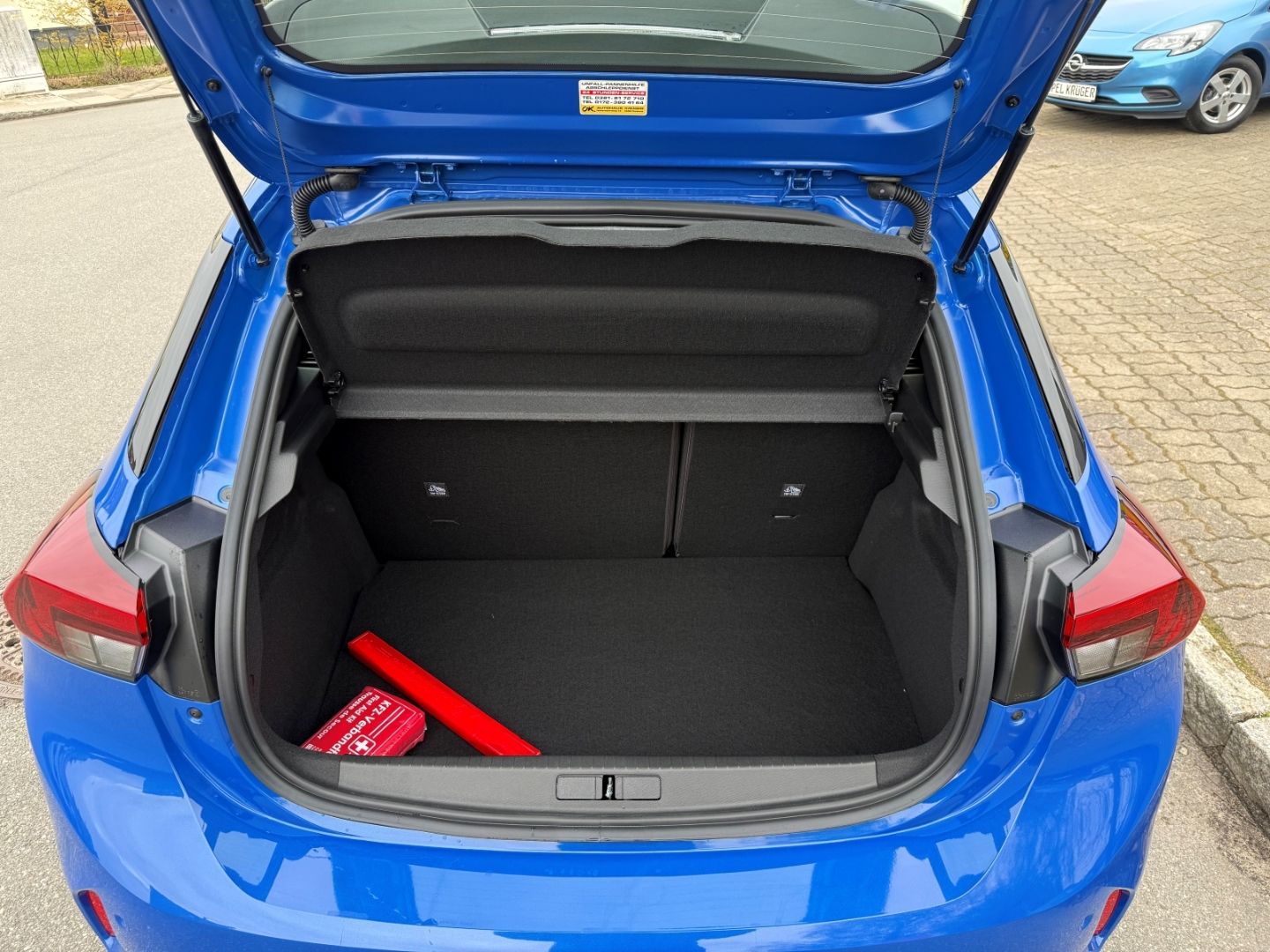 Fahrzeugabbildung Opel Corsa F Edition mit Tech+Winter+Komfort-Paket