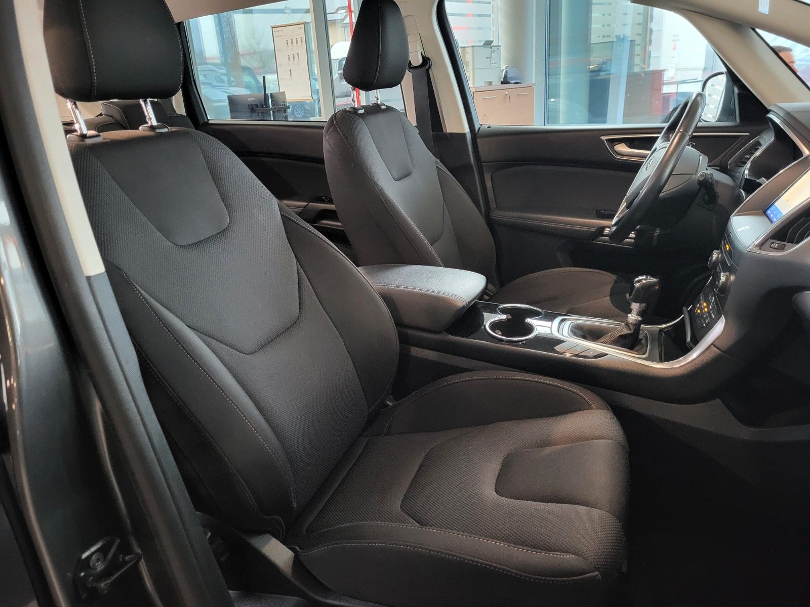 Fahrzeugabbildung Ford S-MAX Titanium 7 Sitzer, Winter P., Kamera, Navi