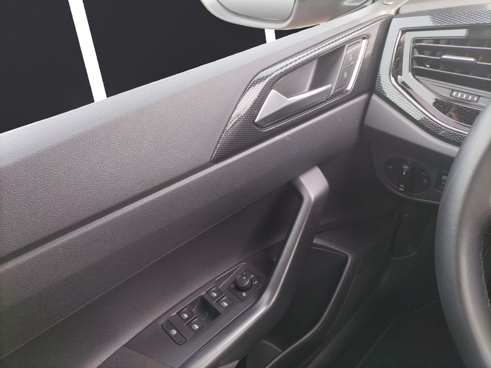 Fahrzeugabbildung Volkswagen Taigo TSI Life DSG LED Navi AID PDC SH LM