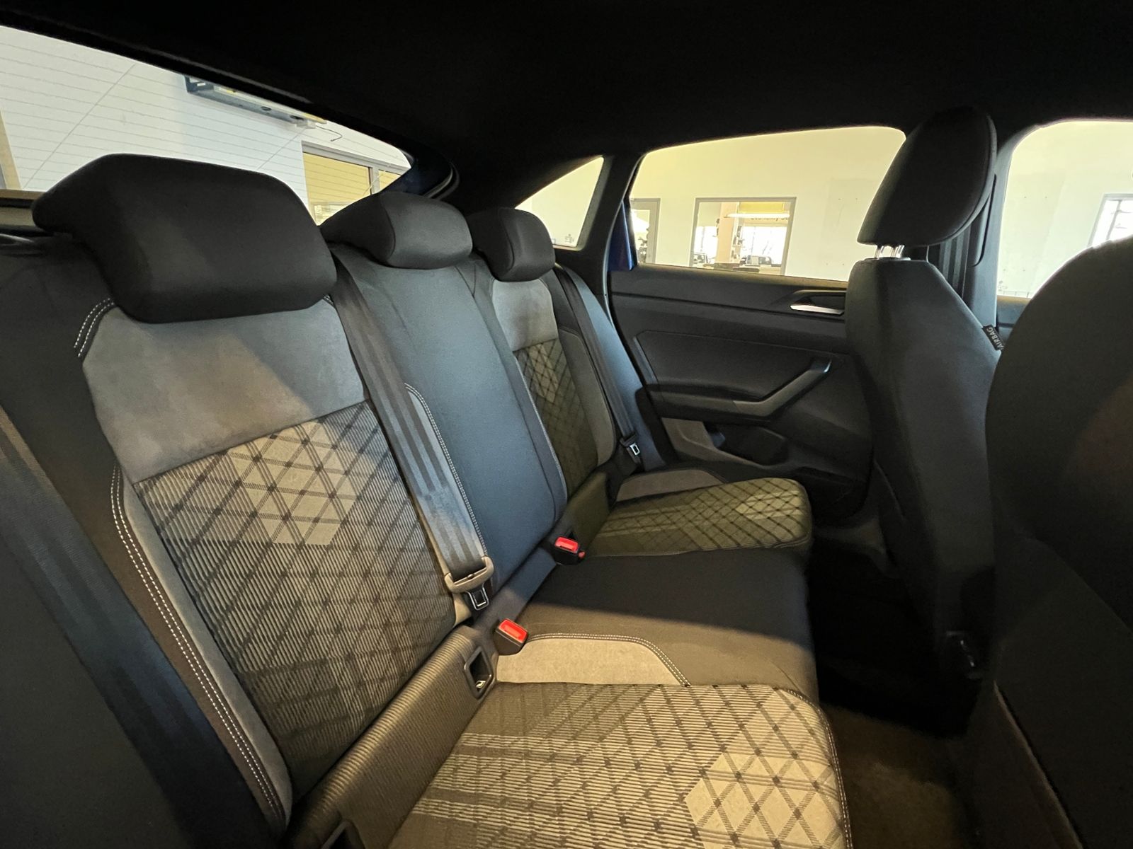 Fahrzeugabbildung Volkswagen Taigo R-Line 1.0 TSI *IQ.Light, App-Connect, 18'