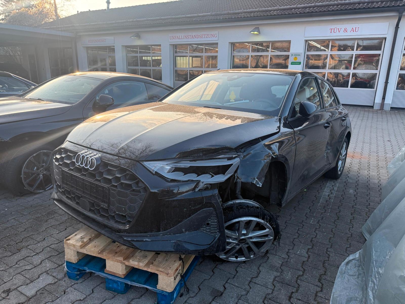 Audi A3 Sportback 30 TFSI/ CARPLAY/ AMBIENTE/ DAB