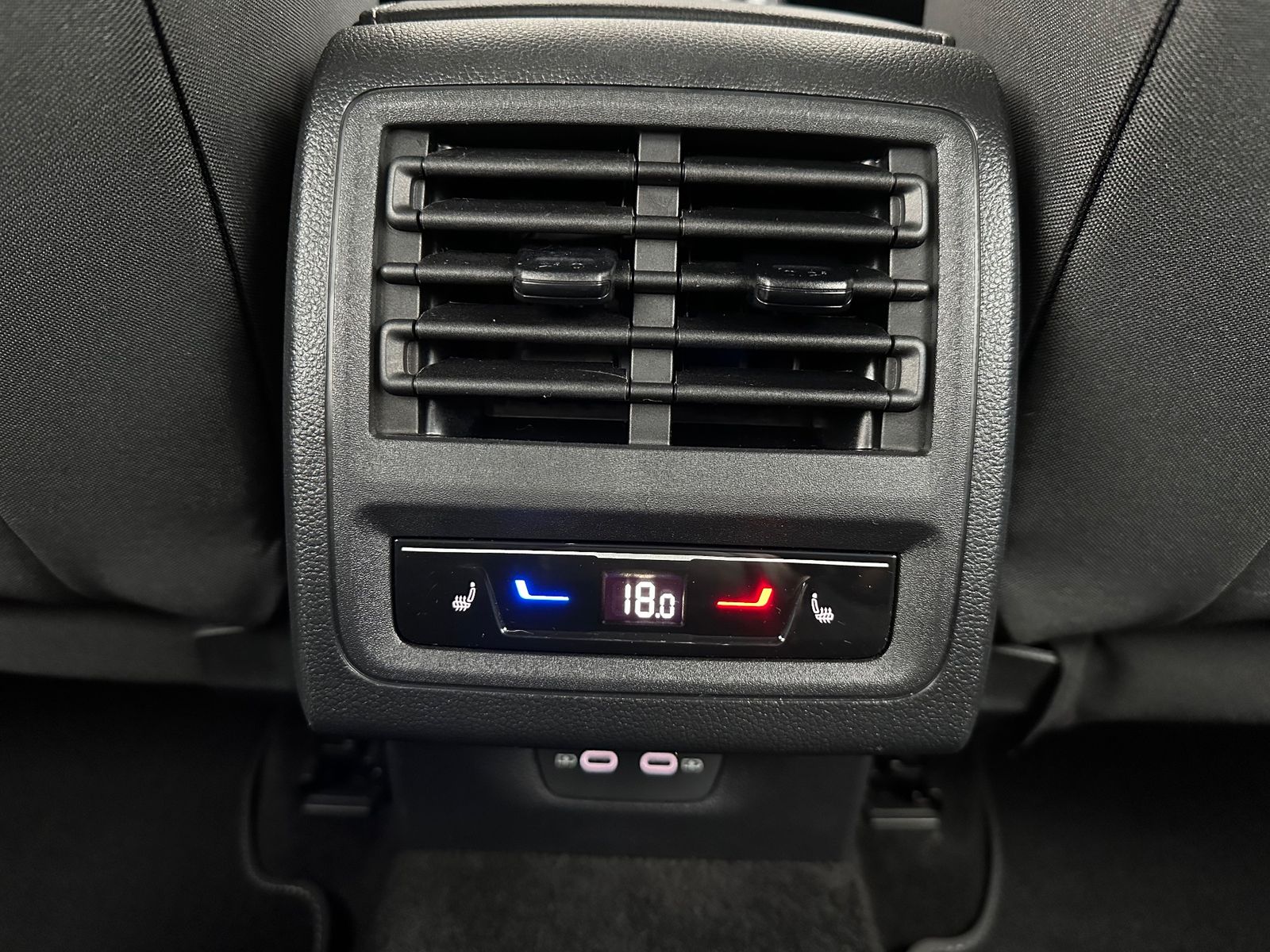 Fahrzeugabbildung Volkswagen Golf Variant 2.0 TDI DSG Life NAV+LED+STHZ+ACC
