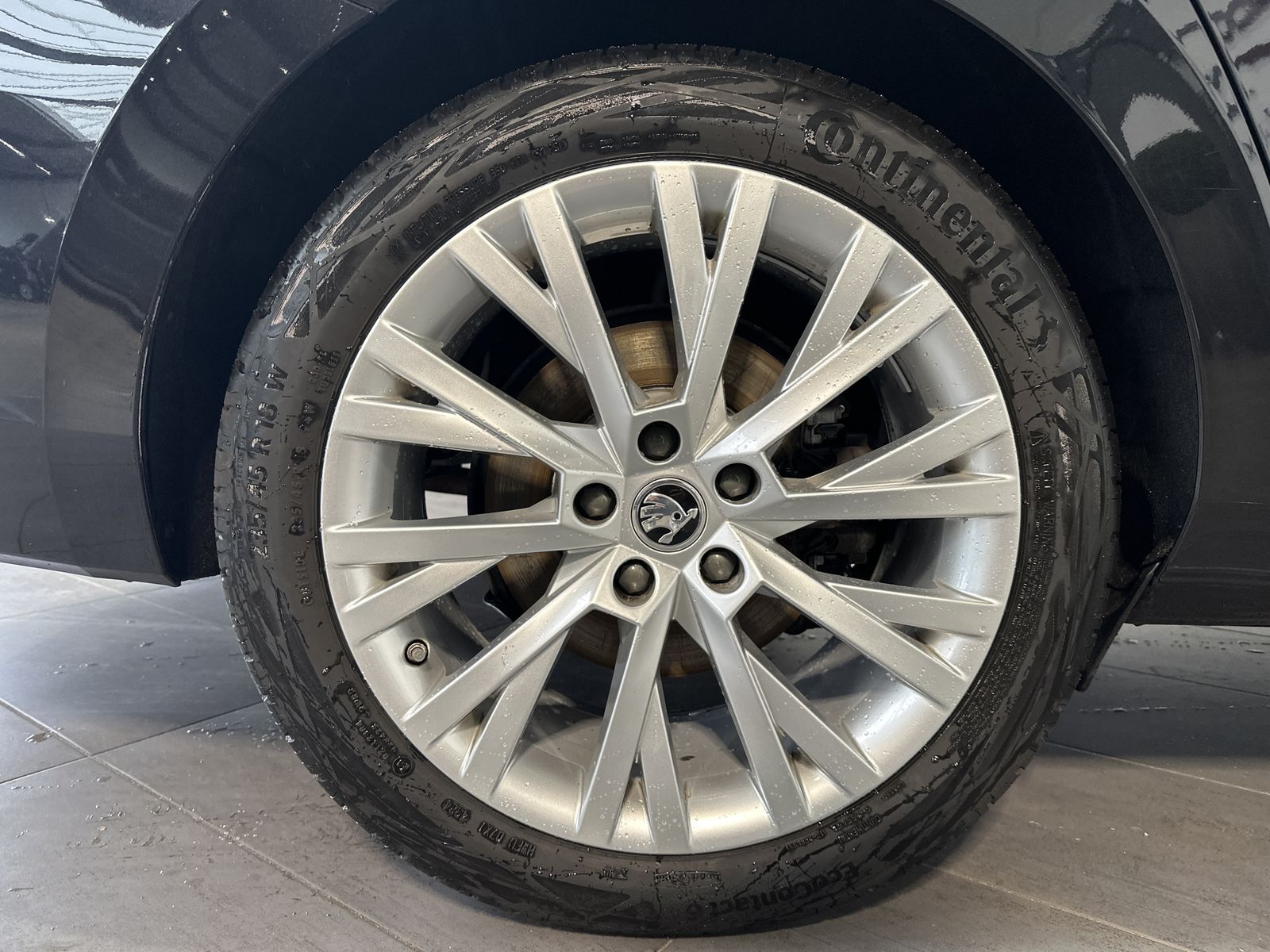 Fahrzeugabbildung SKODA Superb Combi 1.4 TSI iV Style DSG NAV+MATRIX+ACC