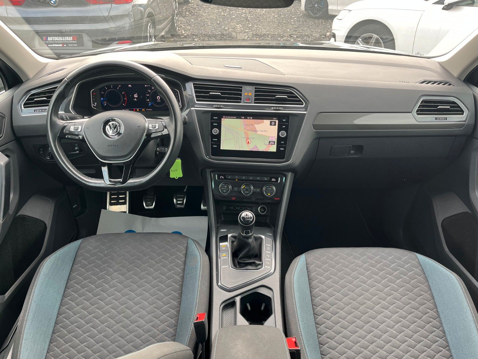 Fahrzeugabbildung Volkswagen Tiguan 1.5 TSI IQ.DRIVE Navi ACC LED SPORTFW AHK