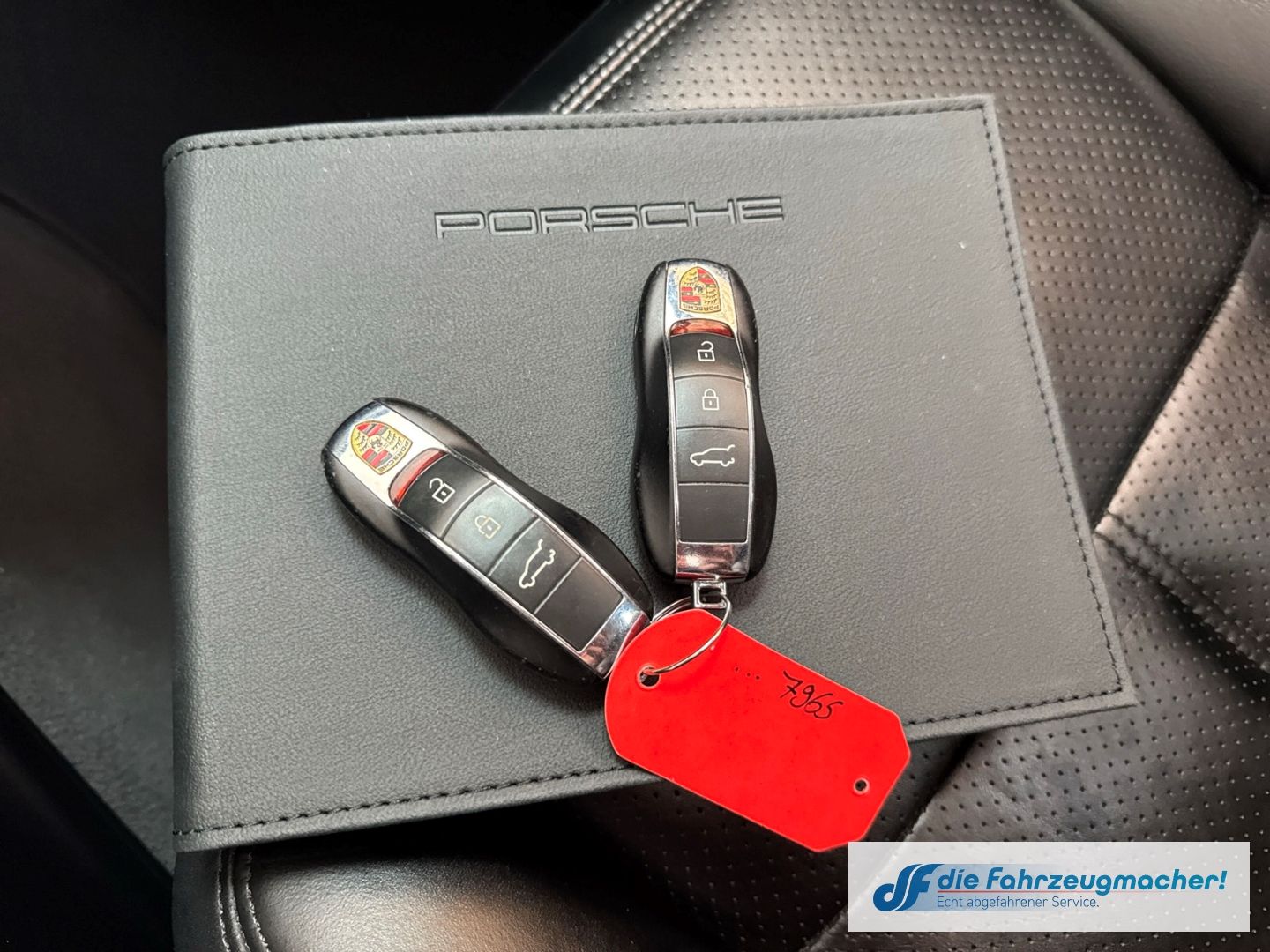 Fahrzeugabbildung Porsche Macan DE-Auto Pano Navi Memory S Soundsy LED Dyn