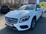 Mercedes-Benz GLA 220 4Matic AMG PANO LED AHK Kamera SHZ - Mercedes-Benz GLA 220: Weiß