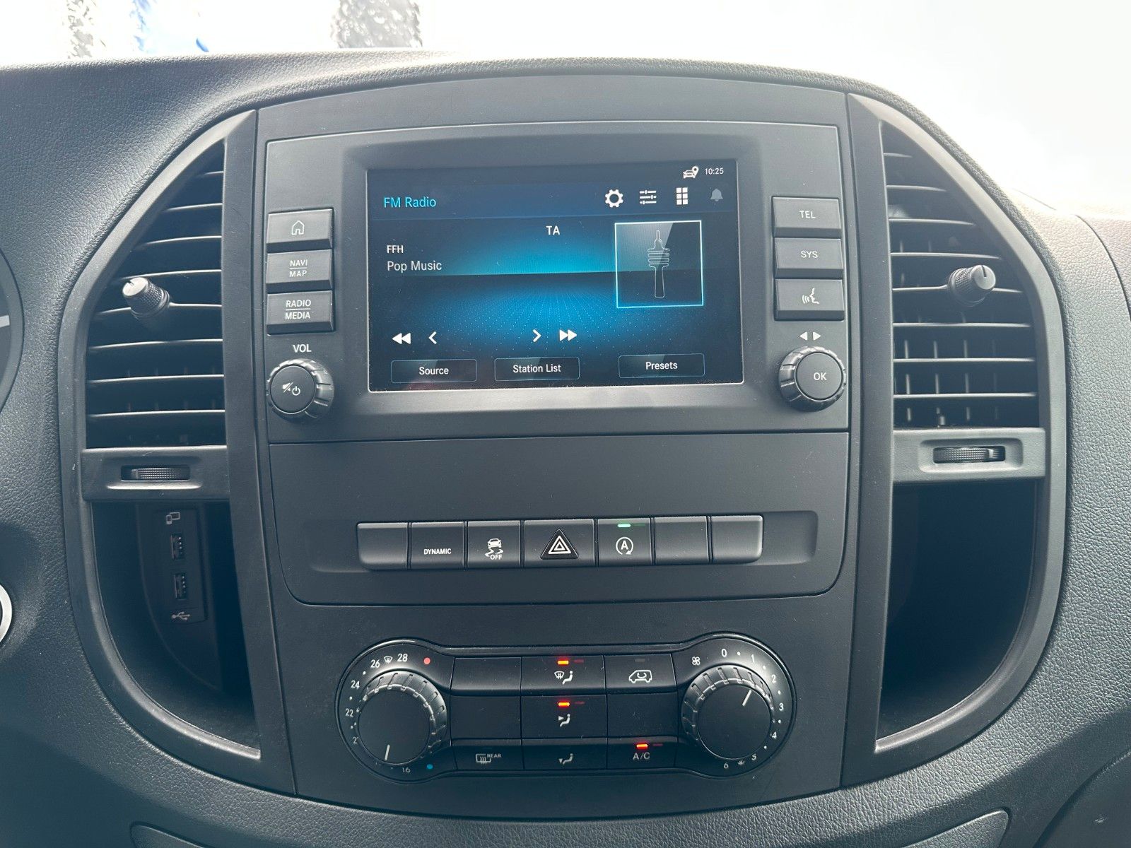 Fahrzeugabbildung Mercedes-Benz Vito 119 CDI Tourer 3200 Klima AHK Tempomat