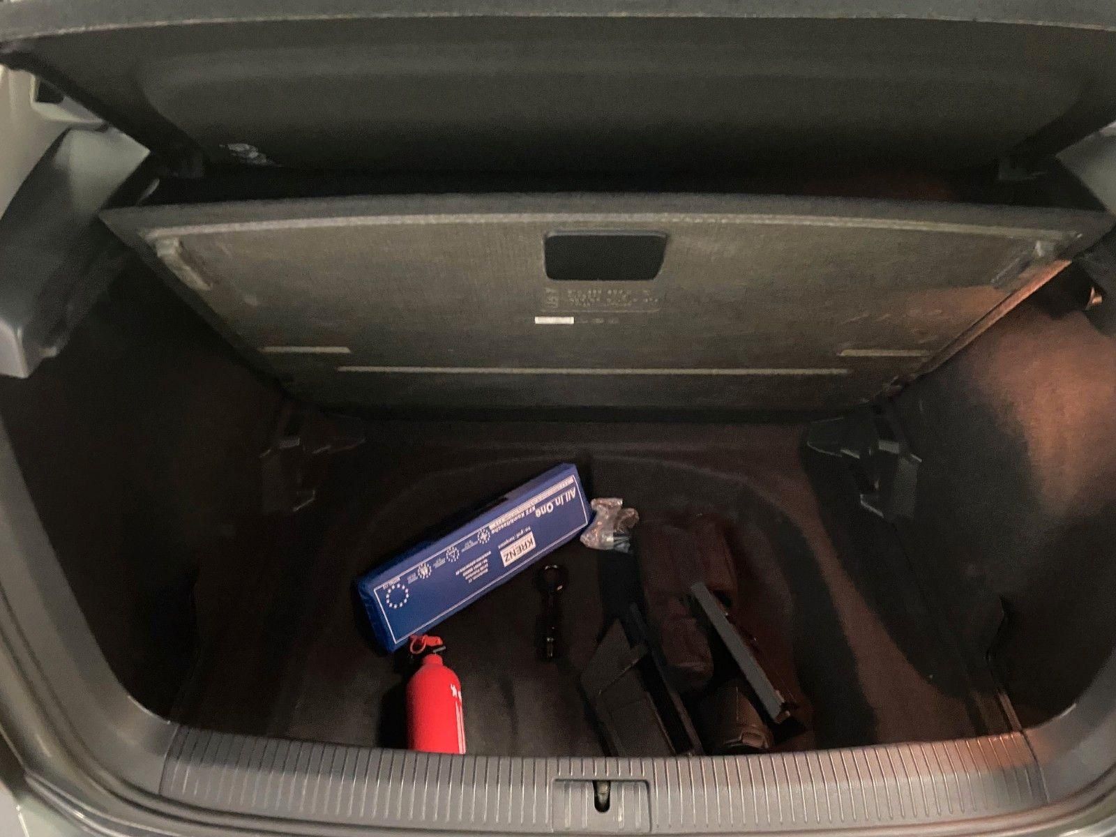 Fahrzeugabbildung Volkswagen Golf Sportsvan 1.5 TSI ACT Comfortline+DSG+ACC+