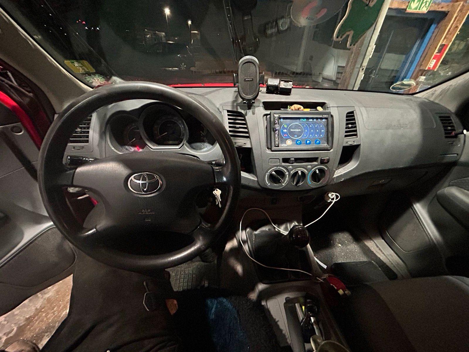 Toyota Hilux 2006 — engine