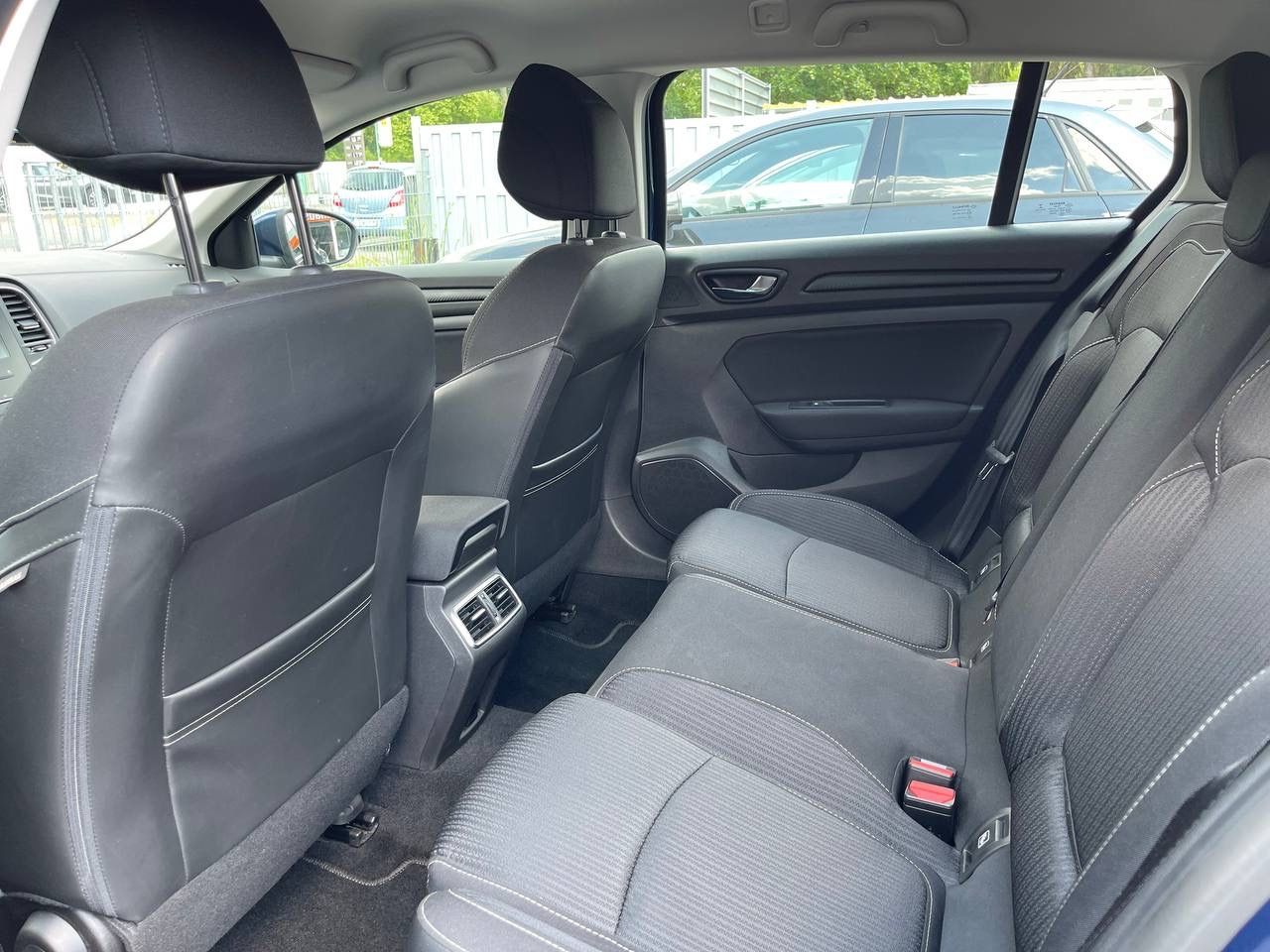 Fahrzeugabbildung Renault Megane Grandtour 1.2 TCE *Tempomat*Navi*SHZ*