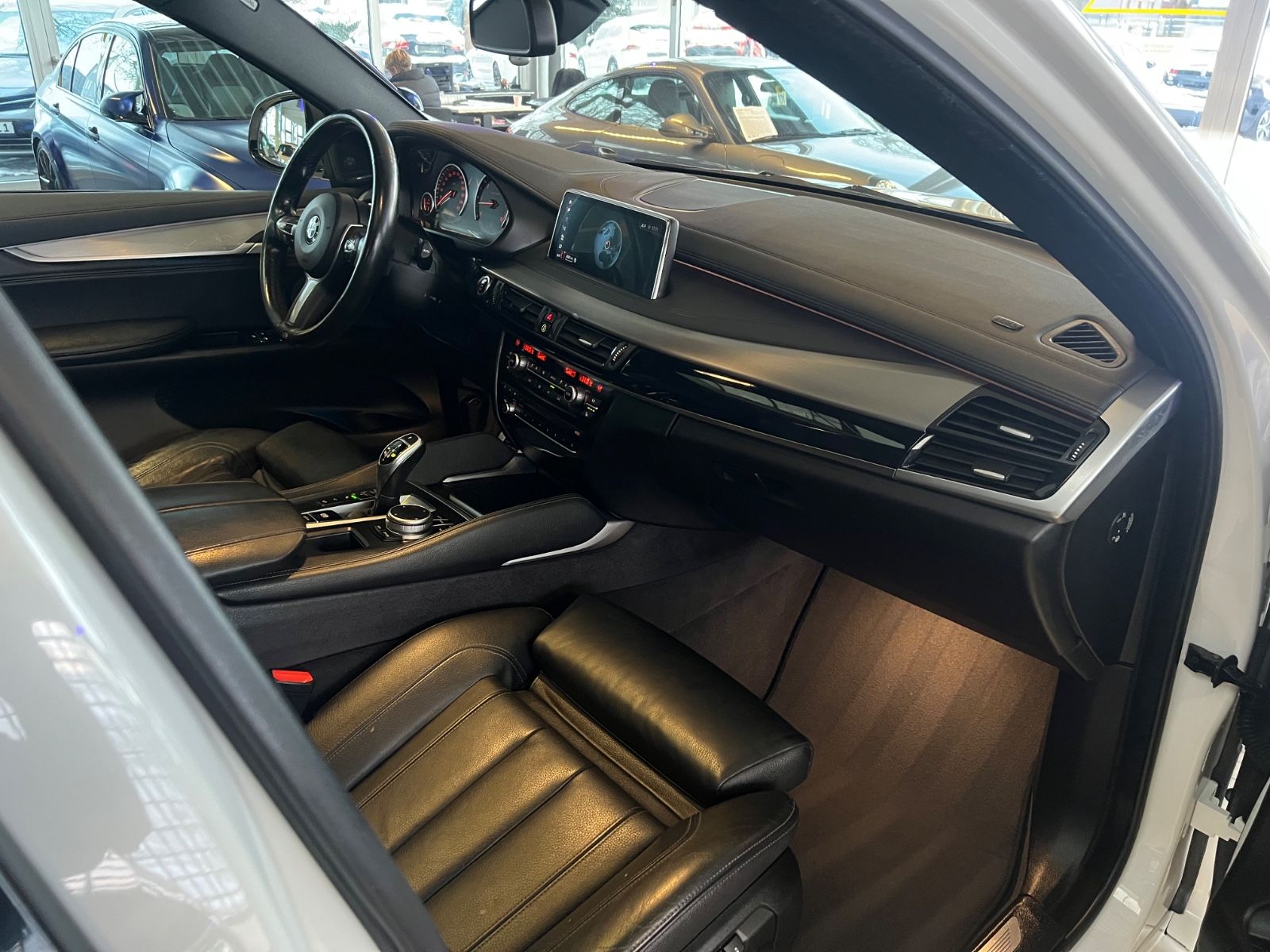 Fahrzeugabbildung BMW X6 xDrive 40 d M Sport Paket *Soft*Schiebedach*