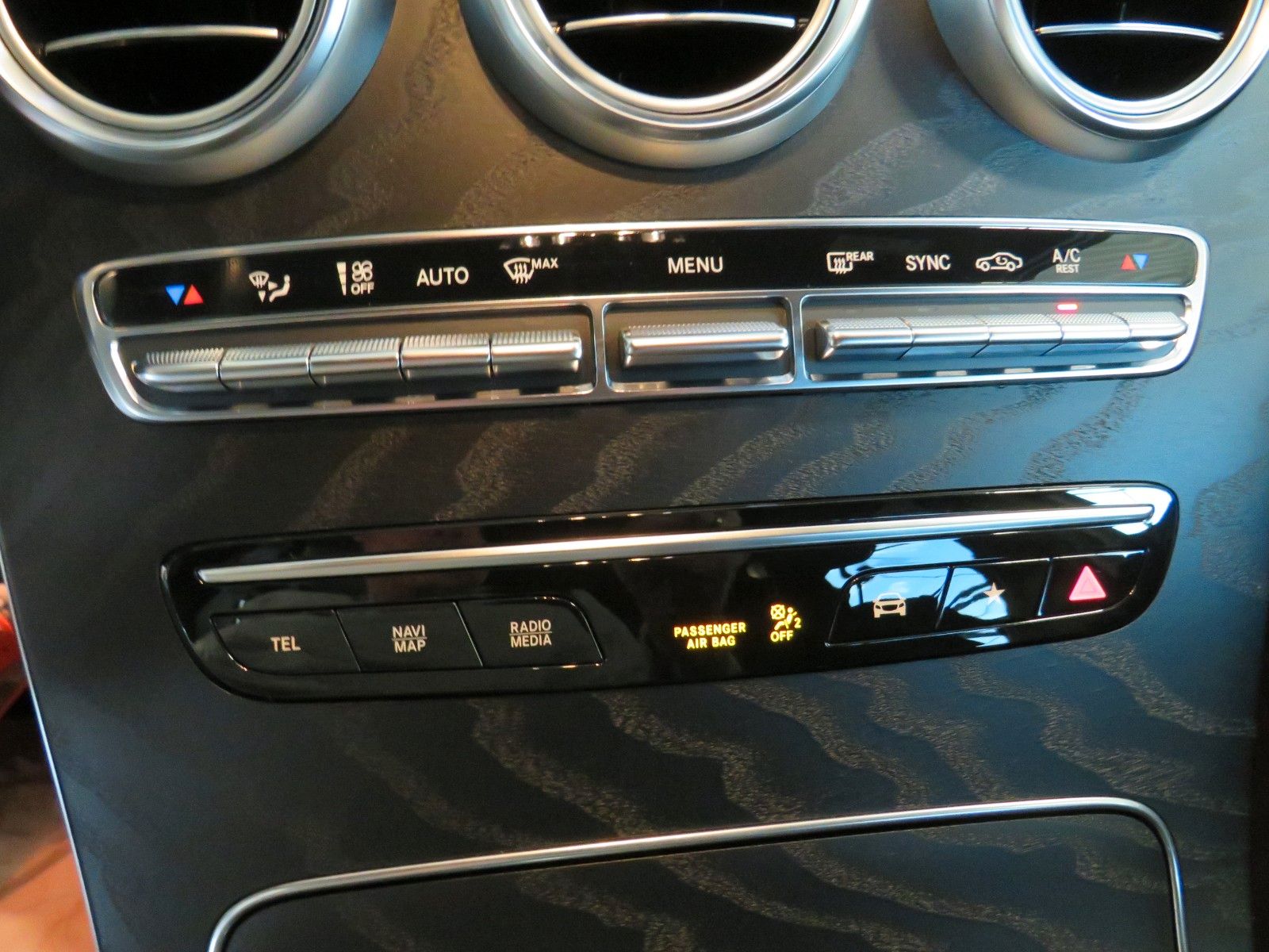 Fahrzeugabbildung Mercedes-Benz GLC 220 d 4M*AMG*AHK*Distronic*CAM*LED