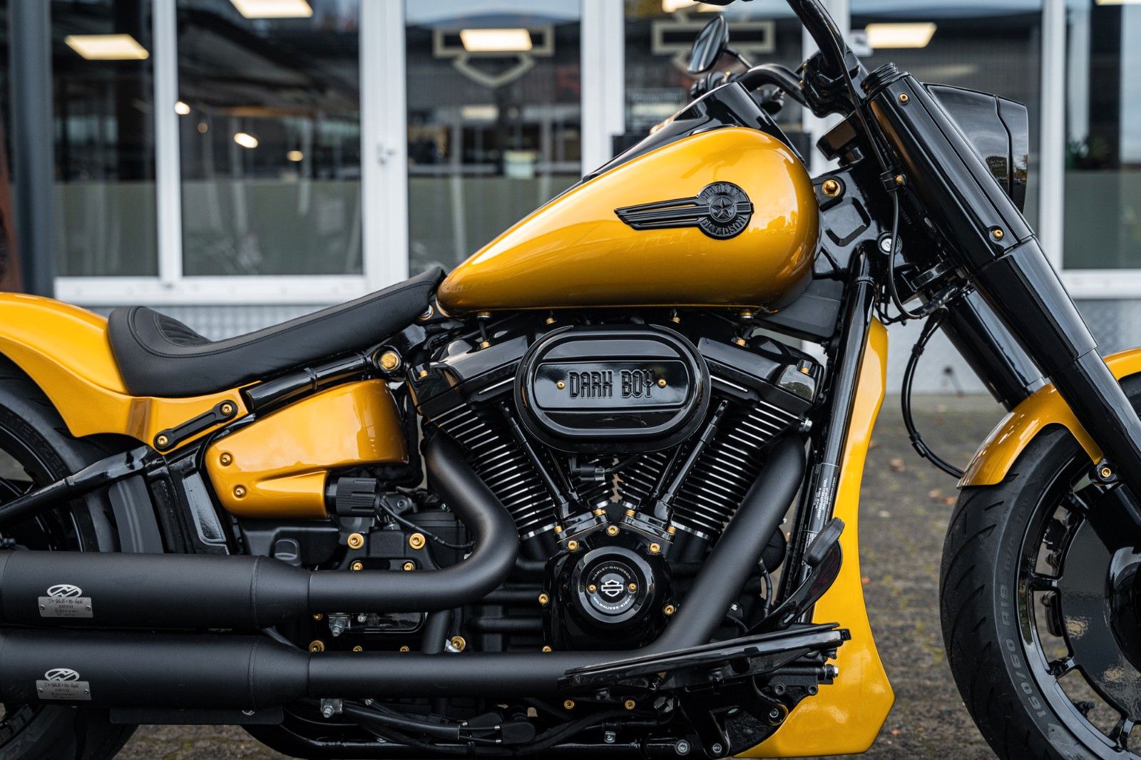 Fahrzeugabbildung Harley-Davidson GOLD DARK FAT BOY FLFBS 114 MY24 - JEKILL&HYDE -