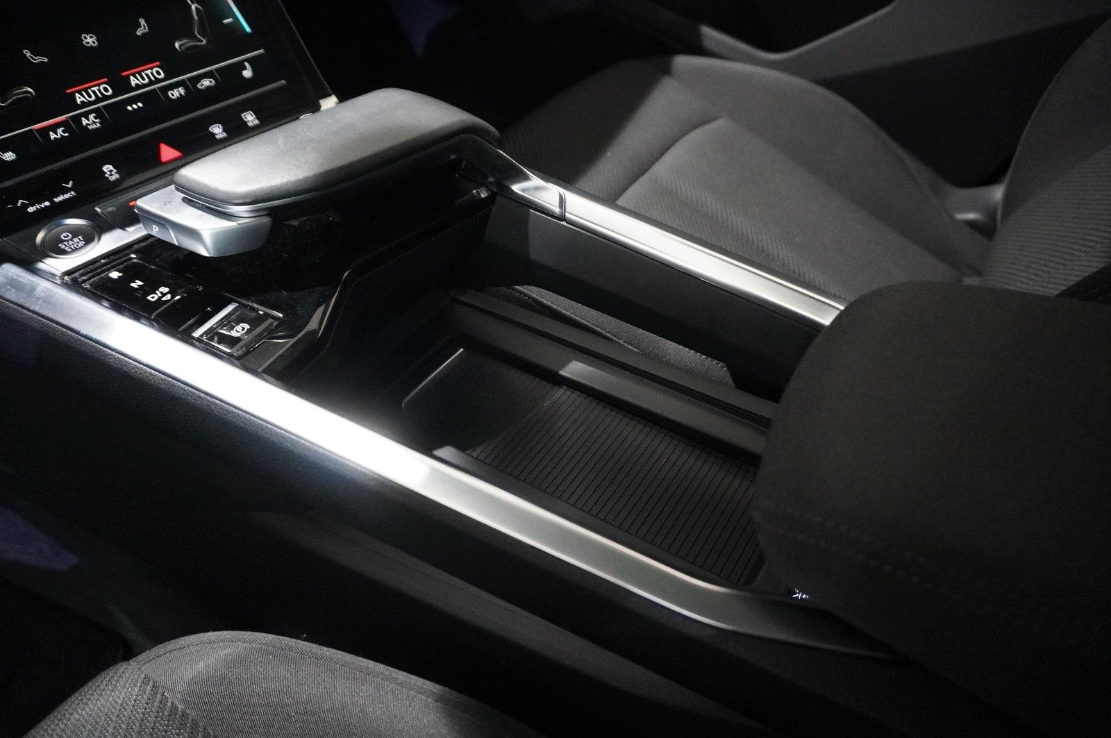 Fahrzeugabbildung Audi e-tron 50 quattro ADVANCED NAVI/LED/SPORT/SH/DAB