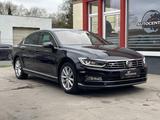 Volkswagen Passat Lim. R-LINE/LED/MASSAGE/MEMORY/R-KAMERA/ - Volkswagen Passat: Limousine, R