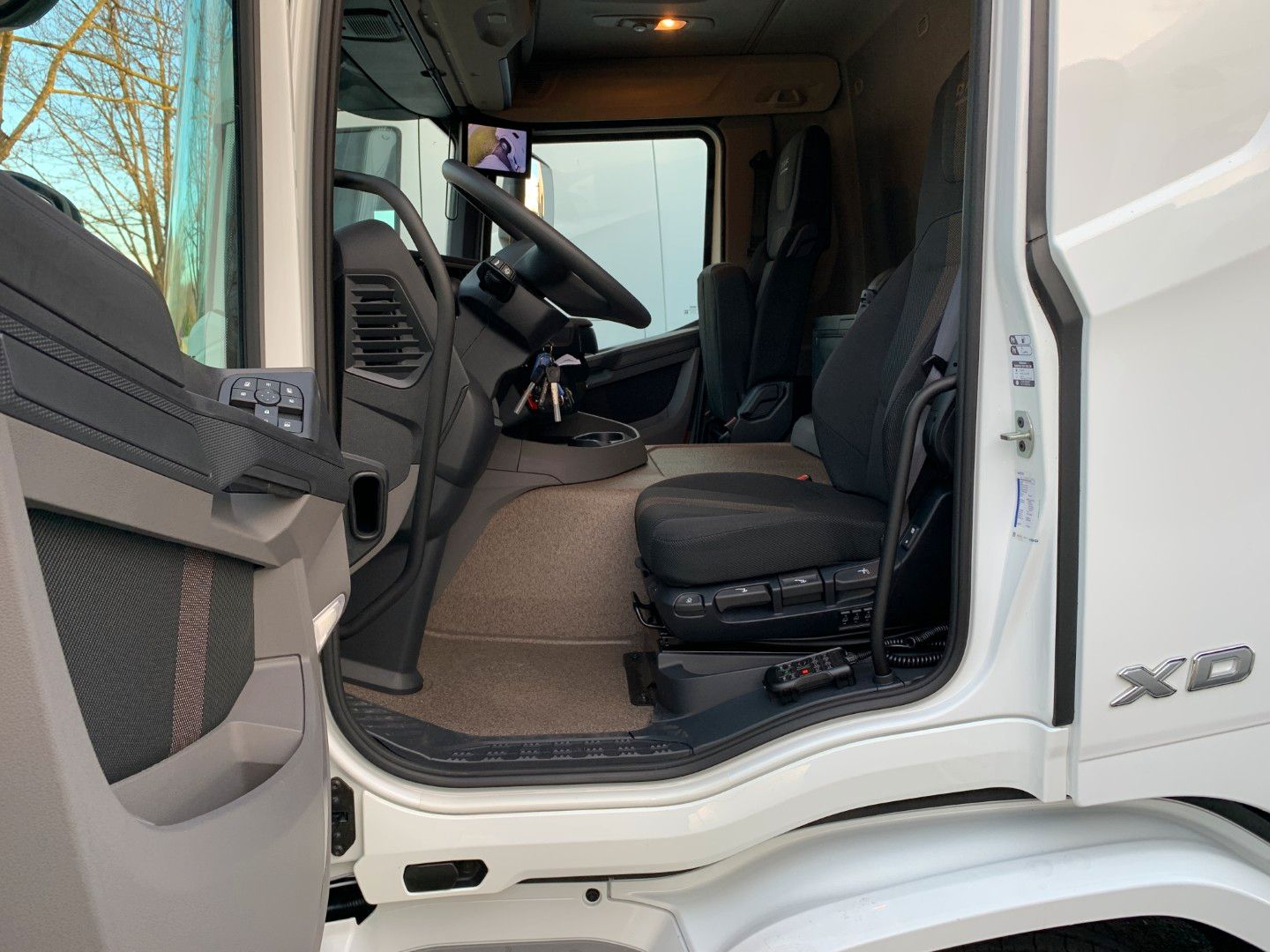 Fahrzeugabbildung DAF XD 450 FAN Swing-Board-Aufbau