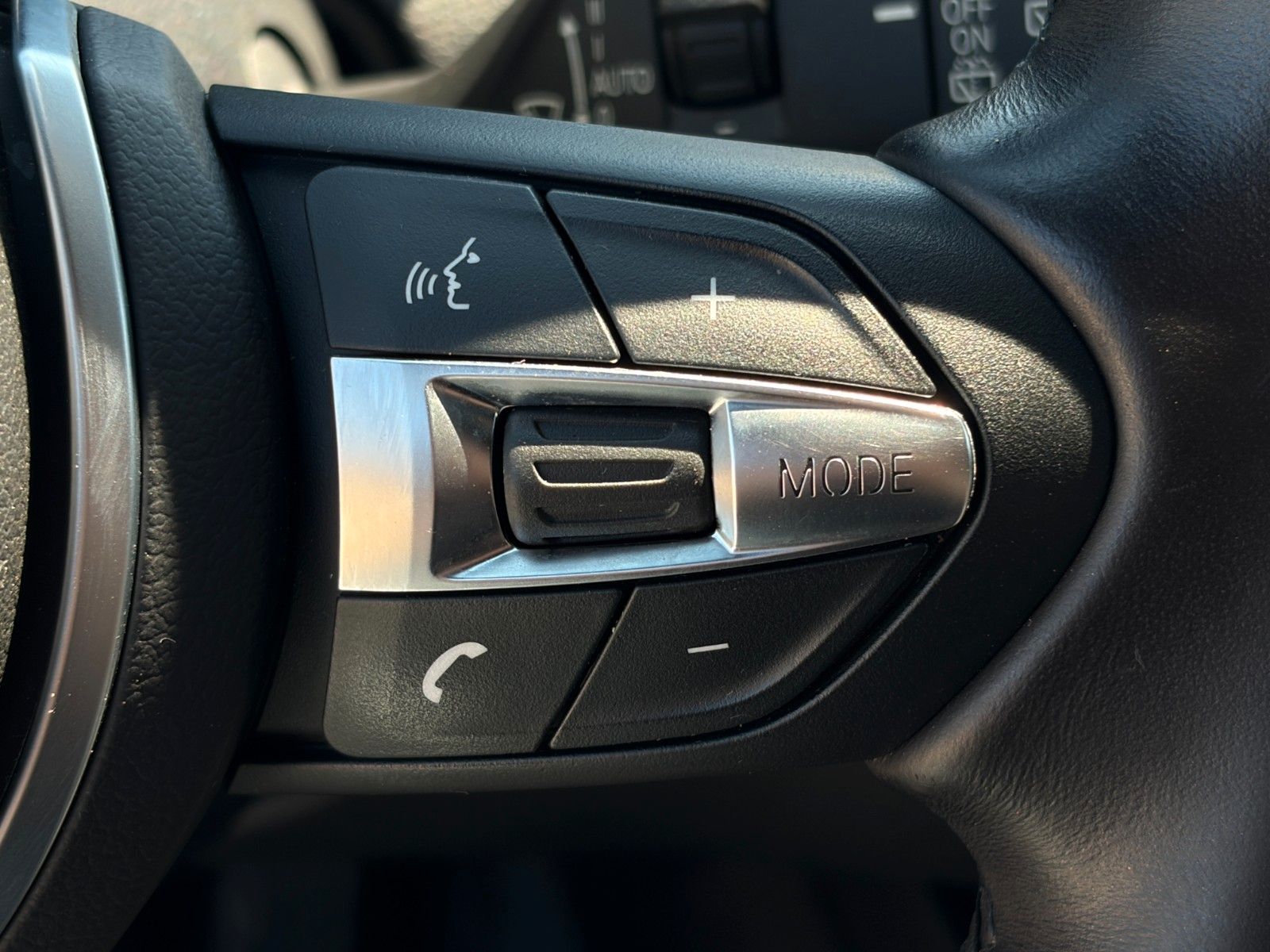 Fahrzeugabbildung BMW 118i M Sport Shadow Navi SHZ PDC LED BT HiFi