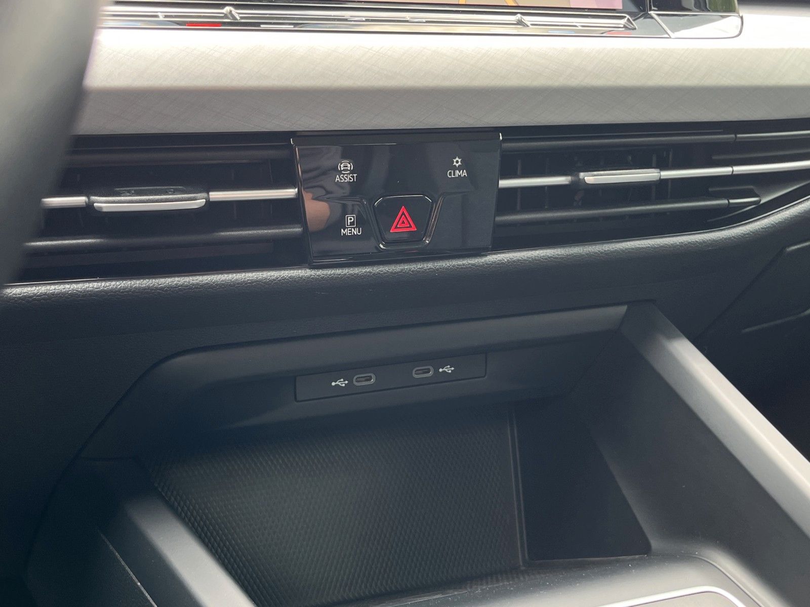 Fahrzeugabbildung Volkswagen VIII*DSG*LED*SHZ*NAVI*ViCo*PDC**