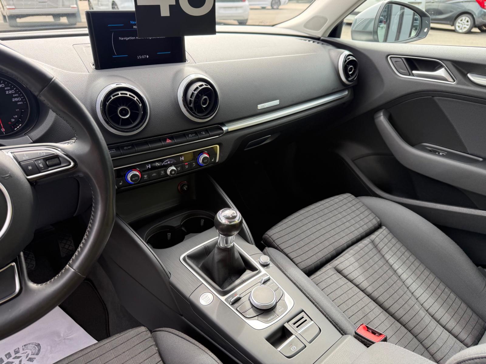 Audi A3 Sportback Sport Paket*XEN*PDC*SHZ*TEMP*HU NEU
