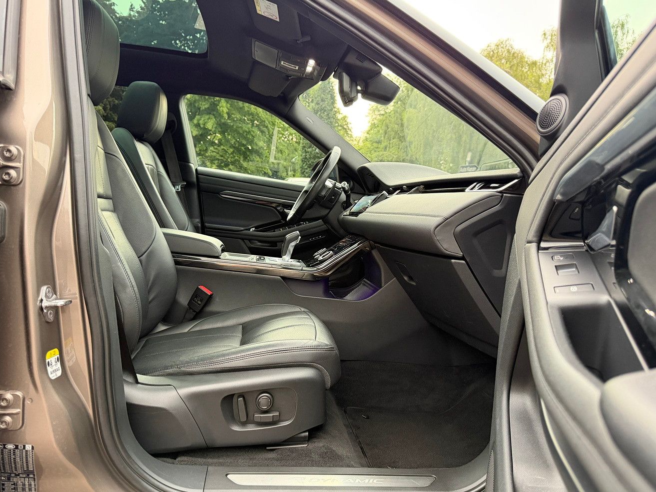 Land Rover Evoque D240 R-Dynamic SE Pano Leder virtual AHK foto 4