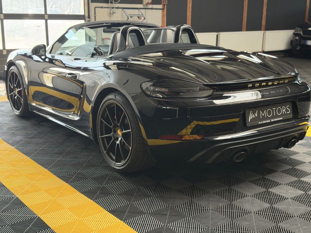 PORSCHE 718 Boxster/GTS 4.0/APPROV/GTS PAKET/BOSE/SP.CHR PORSCHE 718 Boxster/GTS 4.0/APPROV/GTS PAKET/BOSE/SP.CHR