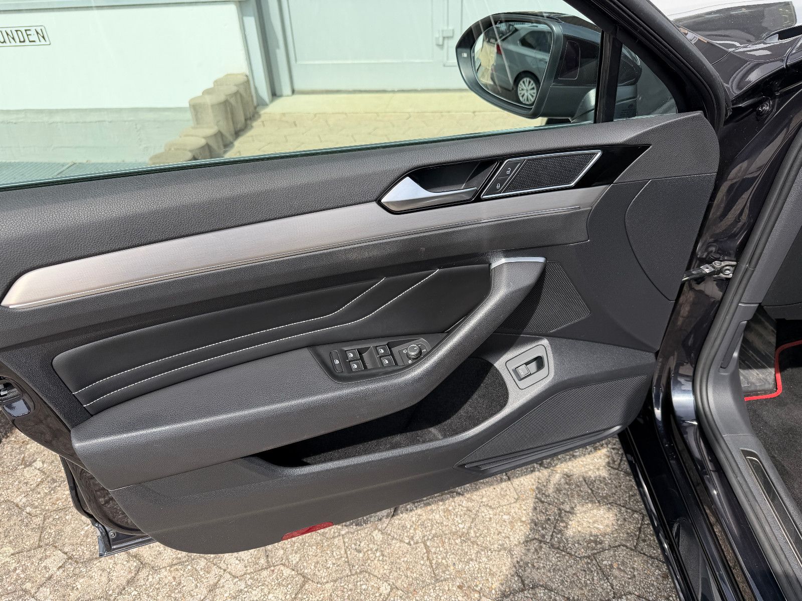 Fahrzeugabbildung Volkswagen Passat 2.0 HIGHLINE /KAMERA/MASSAGE/SHZ/LED/NAVI