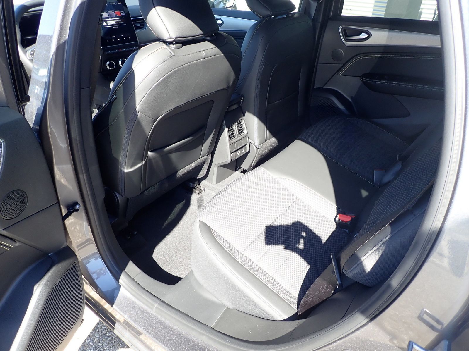 Fahrzeugabbildung Renault Arkana TECHNO Mild Hybrid 140 EDC