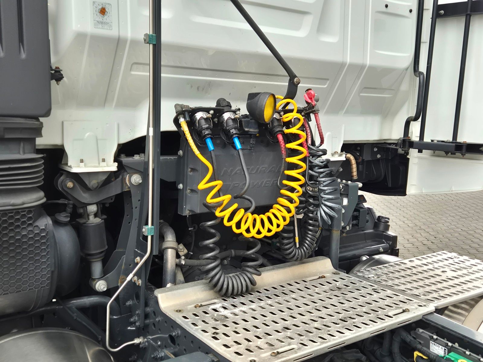 Fahrzeugabbildung Iveco Stralis 460NP LNG Intarder 3 Stück