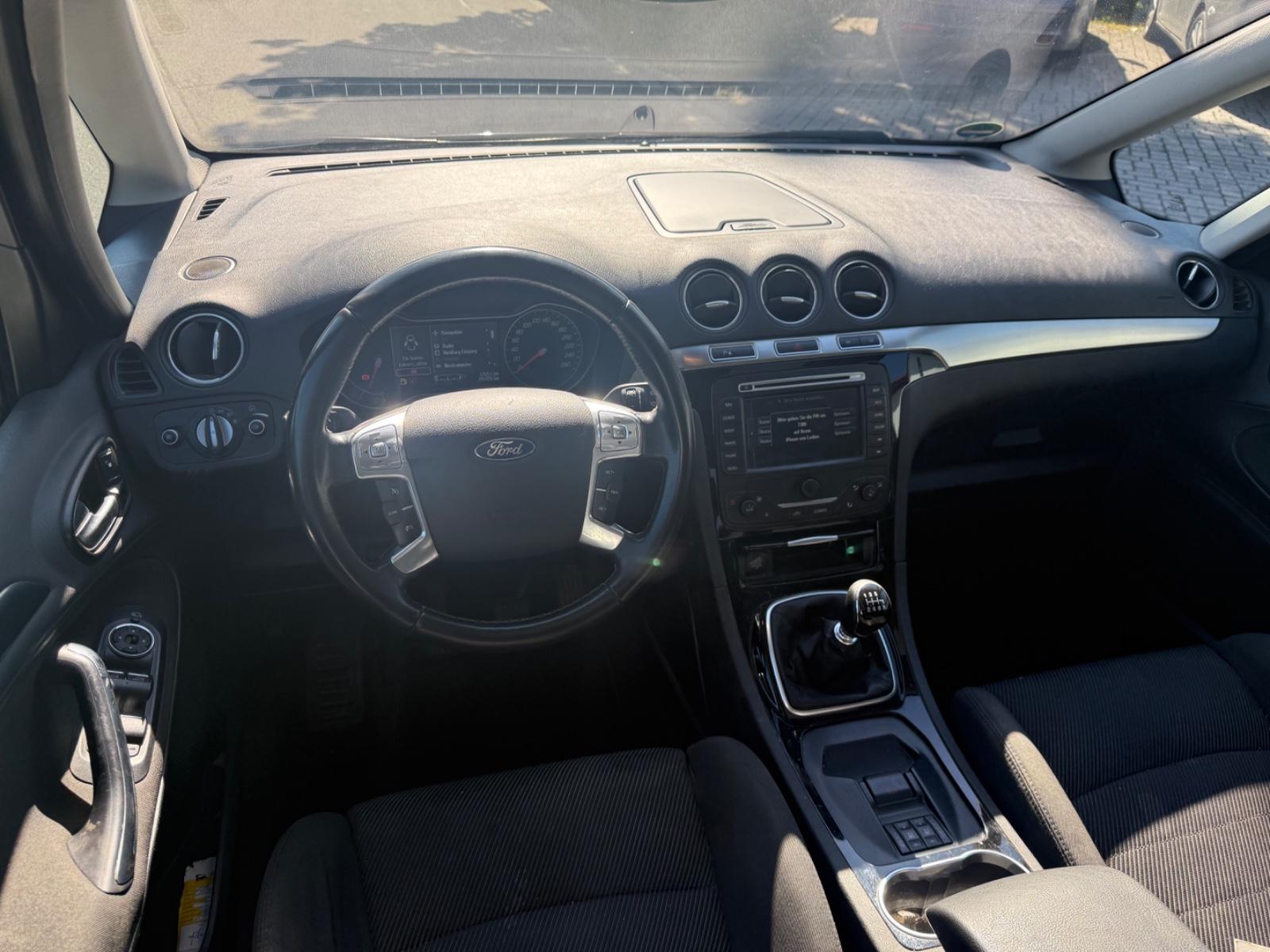 Ford Galaxy 2012 — photo 8
