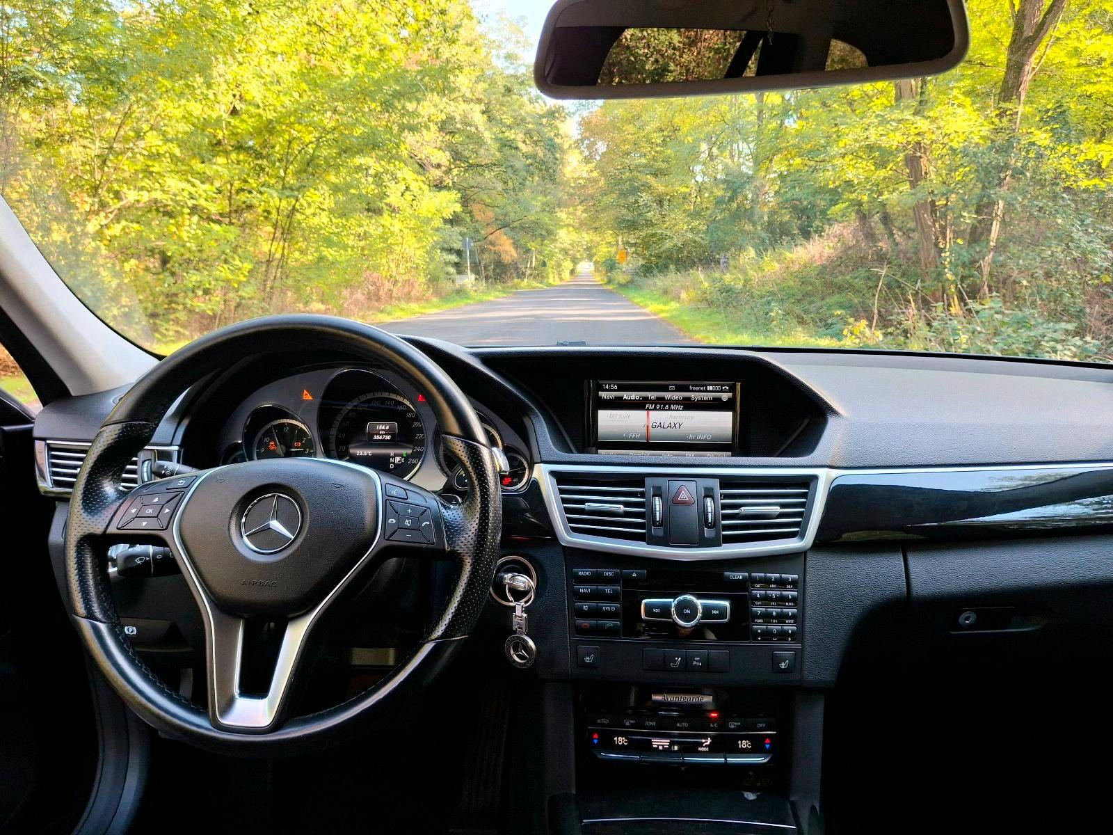 Mercedes-Benz E350 2013 — photo 11