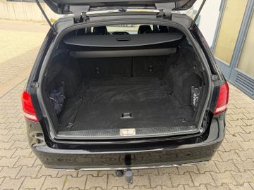 Mercedes E 220 - 12
