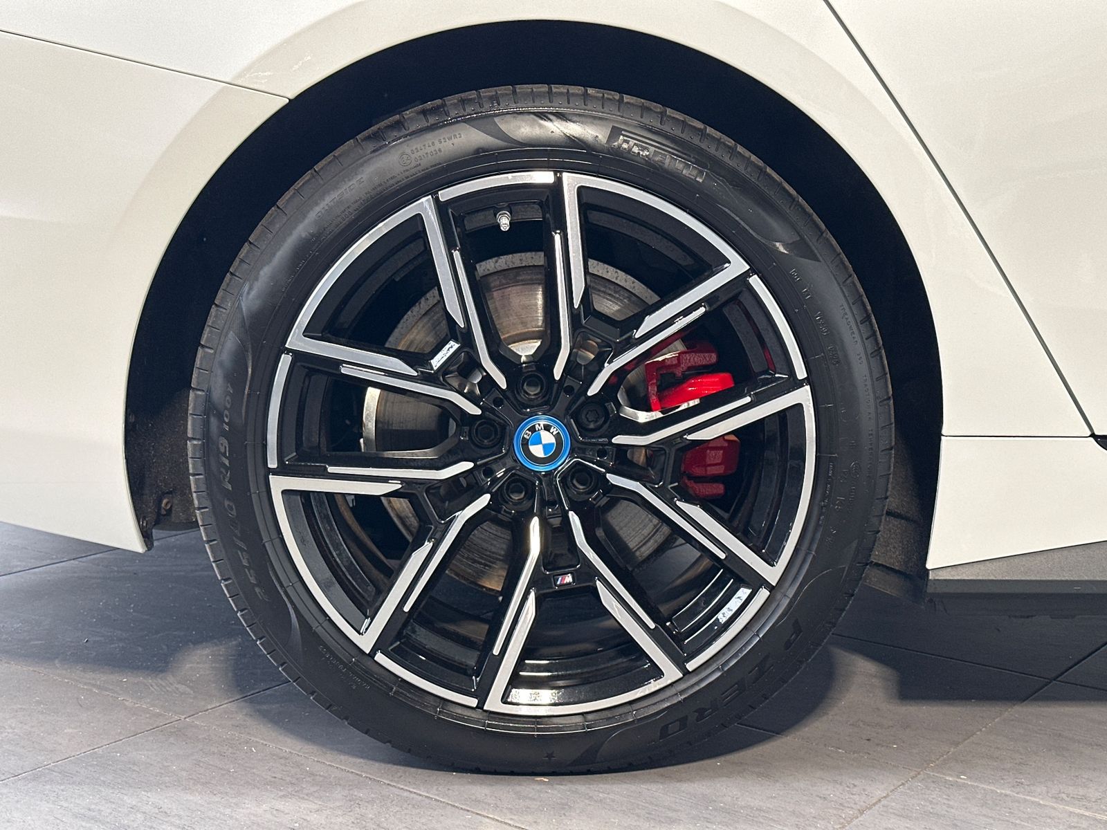 BMW i4 M50 Gran Coupe NAV+LED+PANO+AHK+360°-KAM imagem 3