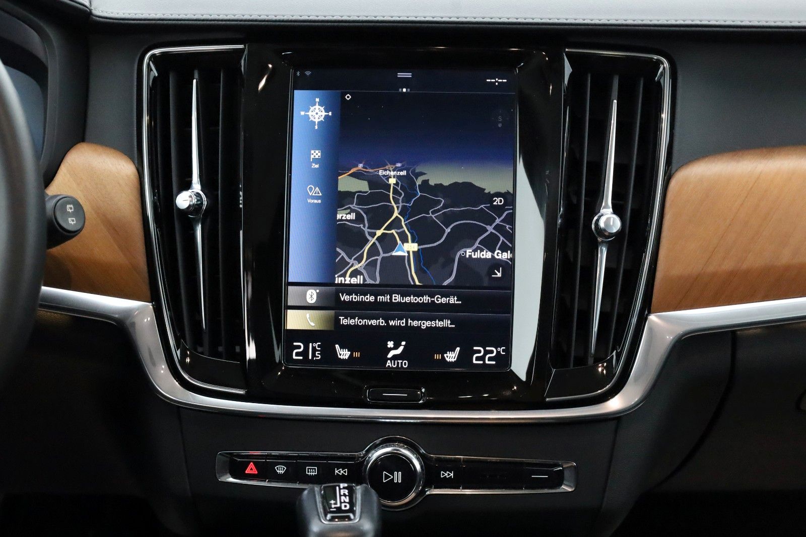Fahrzeugabbildung Volvo V90 Kombi Inscription AWD Leder,Navi,LED,ACC,AHK