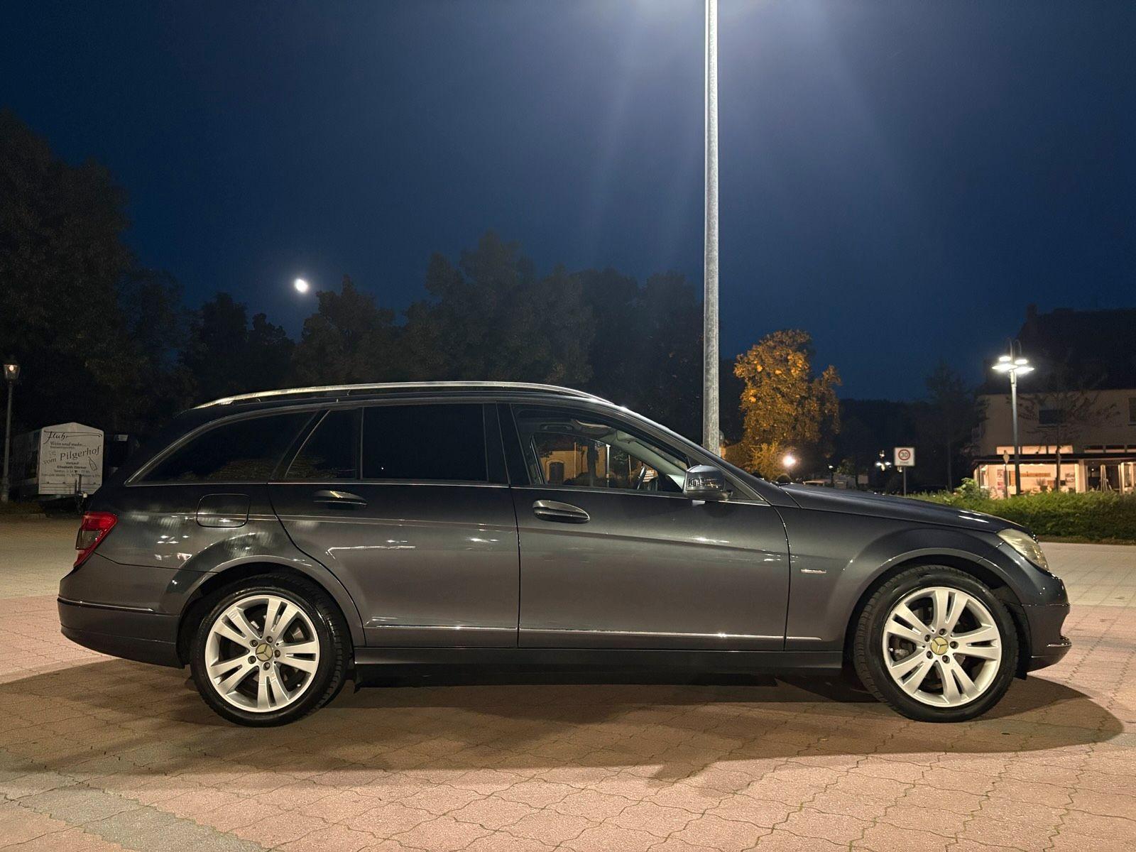 Mercedes-Benz C220 2009 — rear view