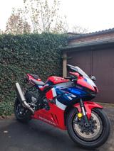 Honda CBR 1000 RR-R - Honda Motorräder in Berlin
