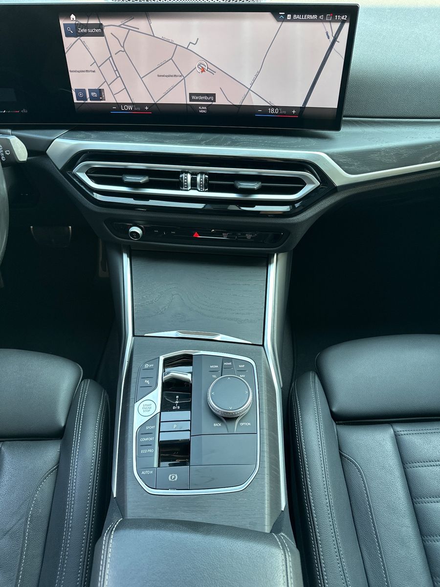 Fahrzeugabbildung BMW 320d Touring M-Sport NAV+LED+PANO+SHZ+PDC+DAB